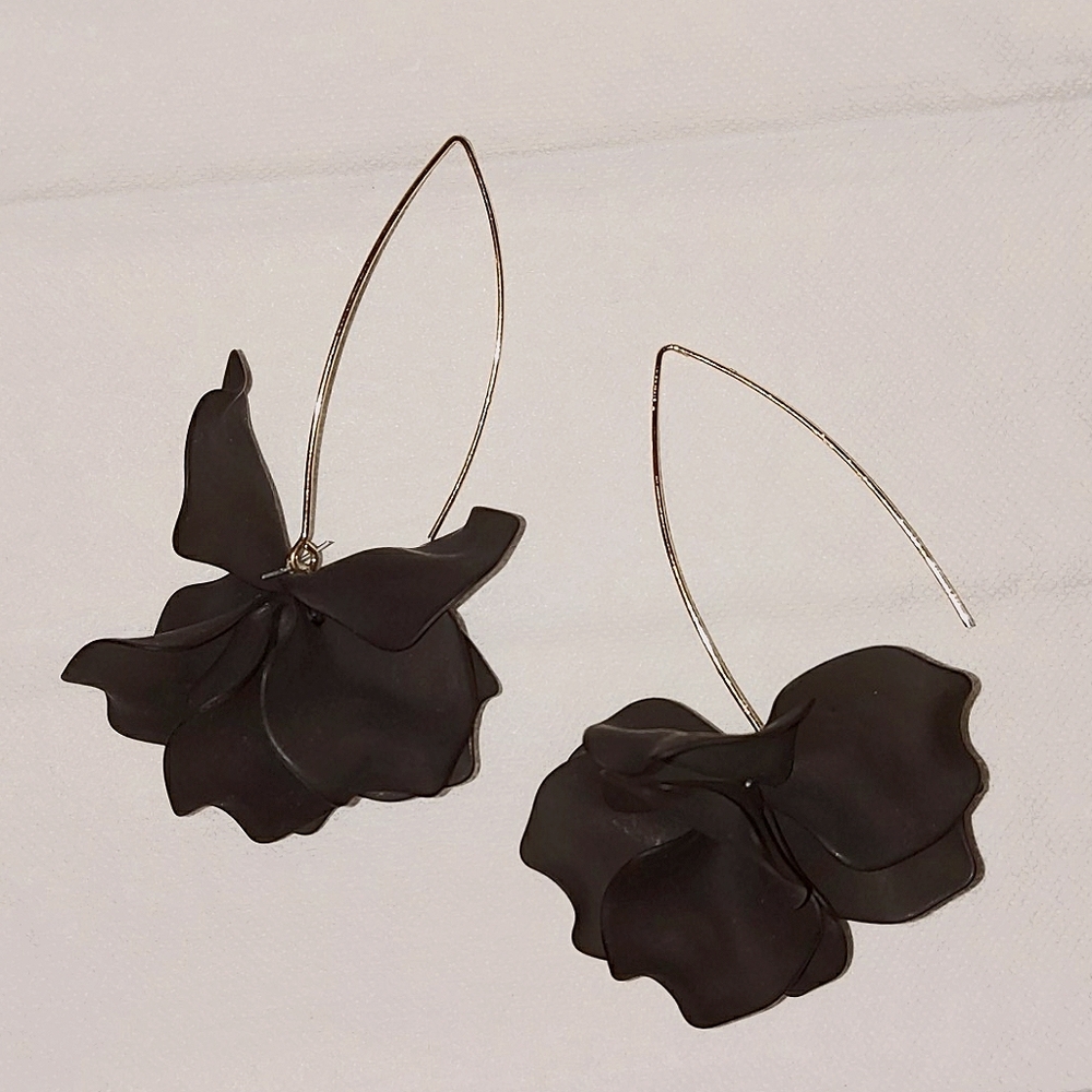 NWOT SHEIN Flower Dangle Earrings